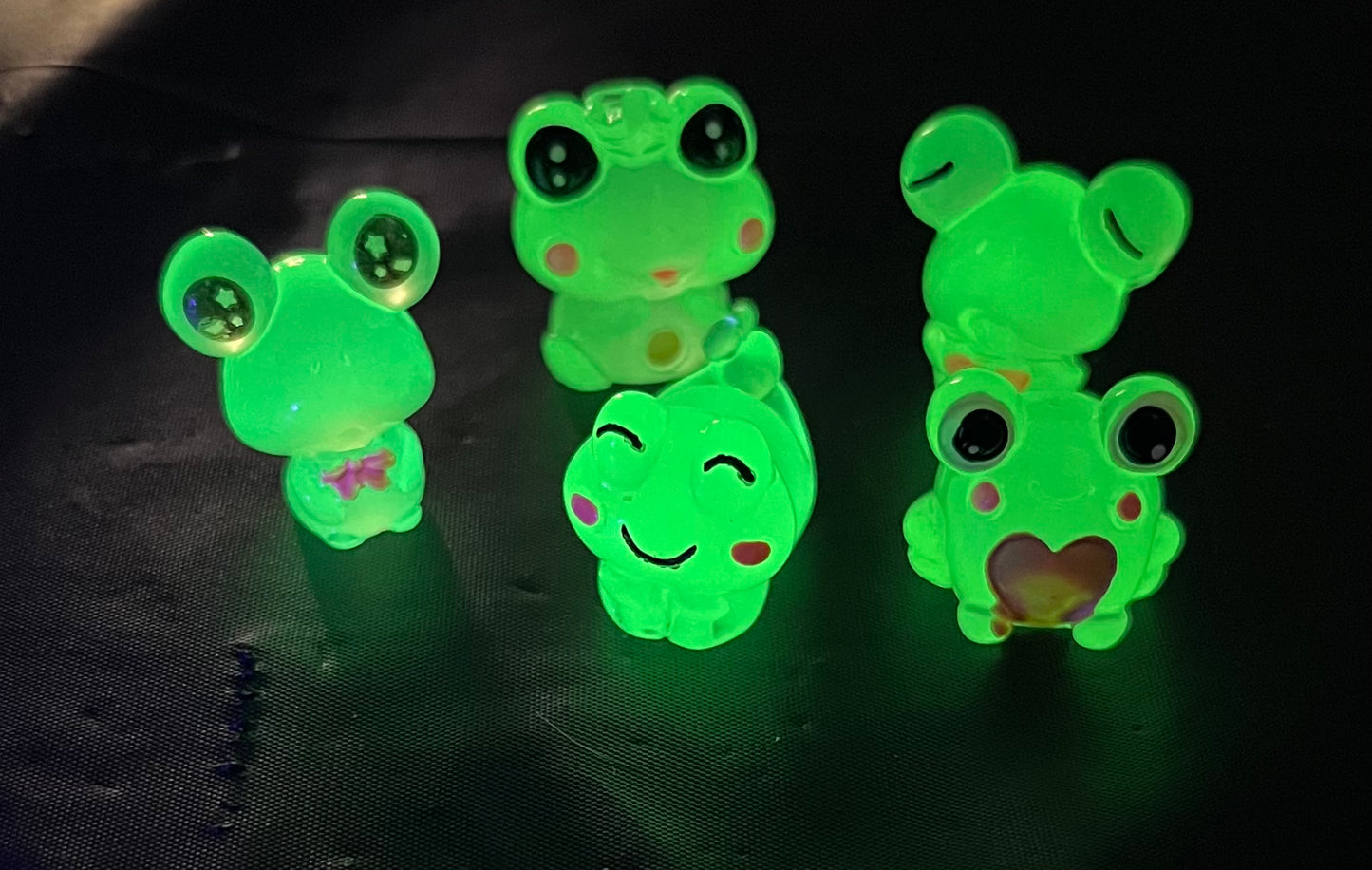Glow In The Dark frogs 🐸 (BEADS)