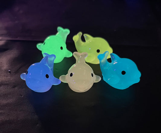 Glitter Glow In The Dark dolphins    (BEADS)